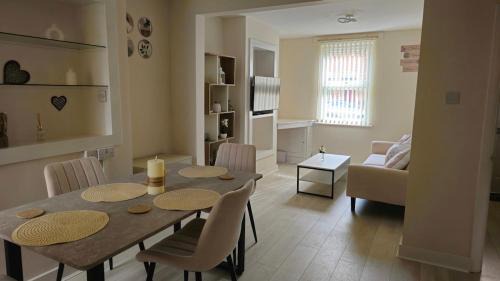 2 Bed Cottage Retreat in central location