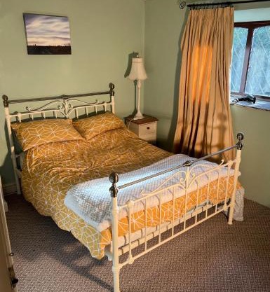 2 Bed Cottage - Sleeps 4 - Pets - Parking