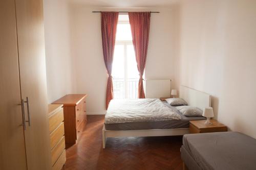 2 Bed Flat - Sleeps 9 - Pets - Parking - Wifi