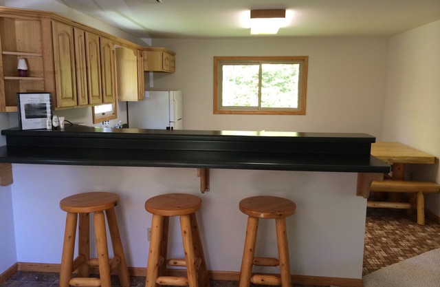 2 bed home secluded on a wooden lot, 5 minutes from Mackinaw City! Sleeps 7-10!