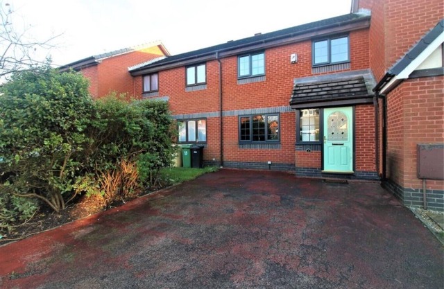 2 Bed House - Sleeps 4 - Pets - Garden - Parking