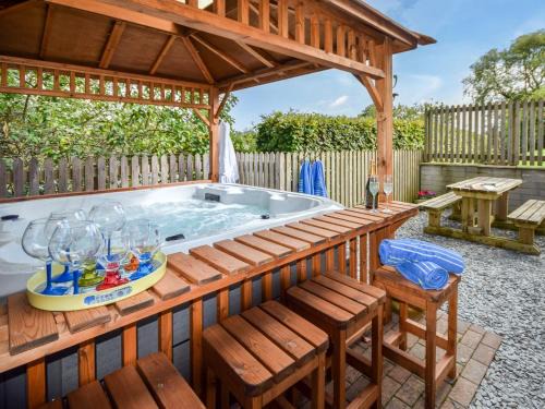 2 Bed in Truro LJASM