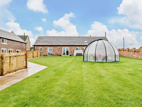 2 Bed in Wintersett 93235