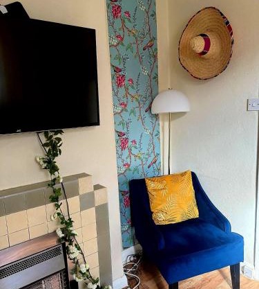 2 Bed Parkside House With Garden