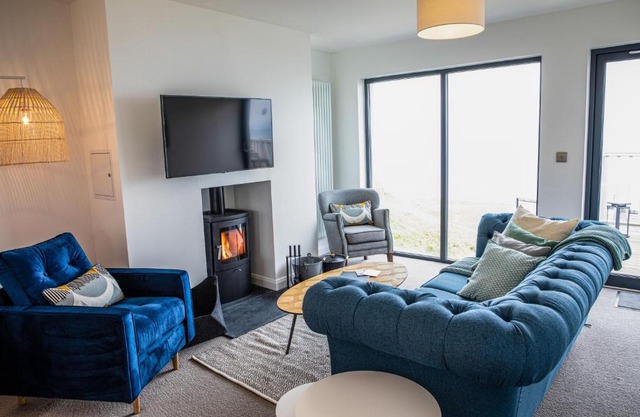 2 Bed Penthouse Apartment - 10 Plas