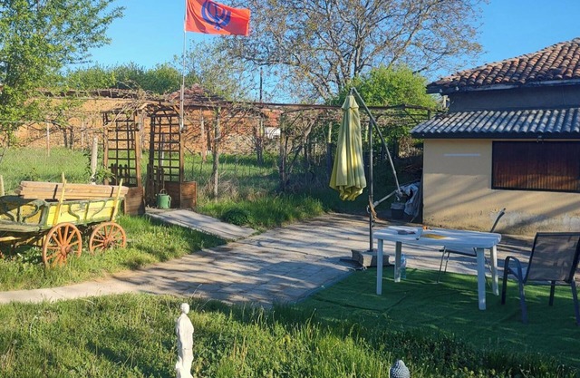 2 Bed Villa - Sleeps 7 - Private Garden - Parking