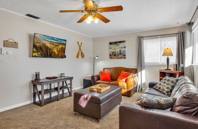 2 bedroom, 1 bath, with additional sofa sleeper, dog friendly w. fee, Foosball Table, quiet neighborhood