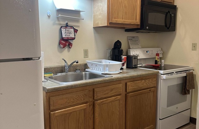 2 Bedroom 2 Bath Heart of Downtown PGH