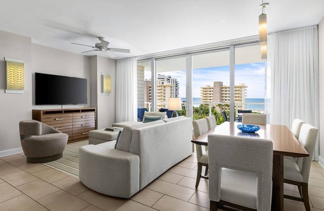 2 bedroom/2 bath Marriott's Crystal Shores Villa Poolside Floor 6th-15th