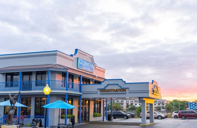 2-bedroom/2-bath suite Sleeps 12 - 2 miles to WDW