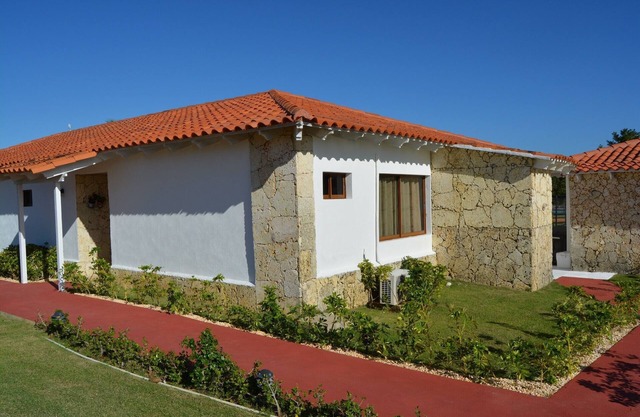 2 bedroom, 2 bath villa with golf cart on La Estancia Golf Resort