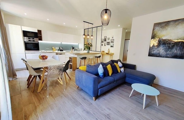 2 bedroom, 4-6 pers., 5min to the beach, wifi, AC