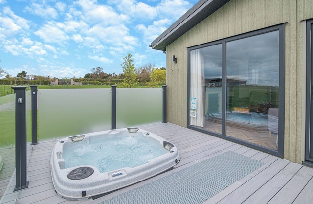 2 bedroom accommodation in Midsomer House, East Compton