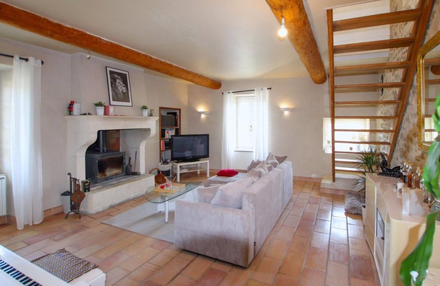 2 bedroom accommodation in Saint Restitut