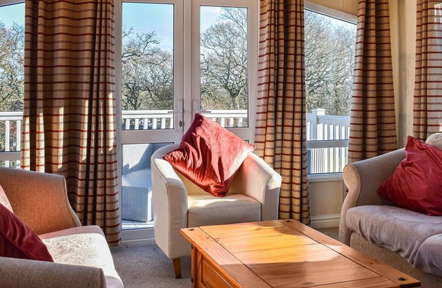 2 bedroom accommodation in Thorness Bay