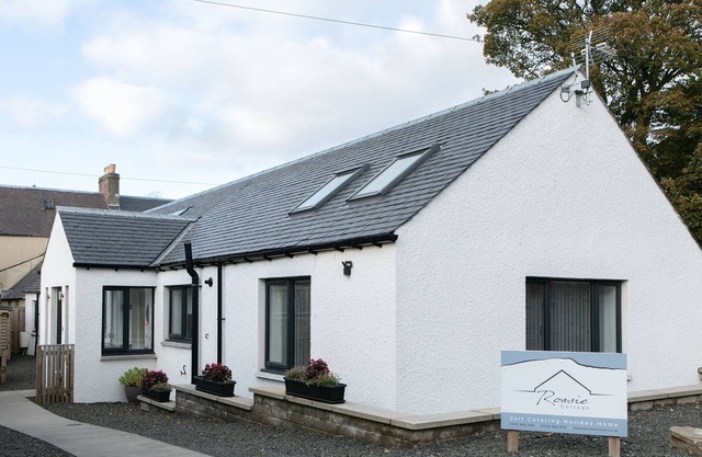 2 bedroom accommodation in Auchterarder, near Gleneagles Village