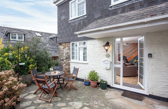 2 bedroom accommodation in Kingsbridge