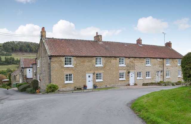 2 bedroom accommodation in Wrench Green, near Scarborough
