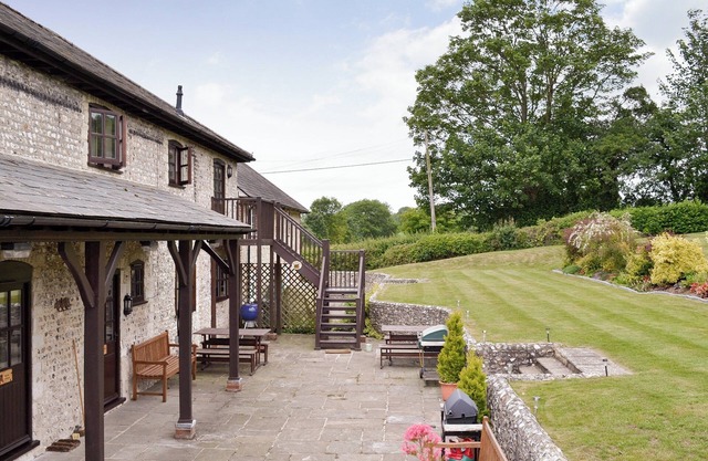 2 bedroom accommodation in East Meon, Petersfield