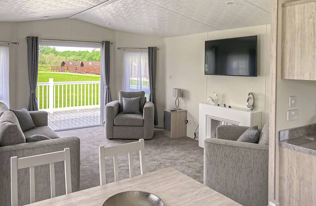 2 bedroom accommodation in Hoddesdon