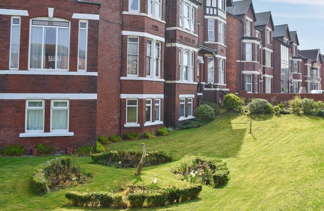 2 bedroom accommodation in Southport