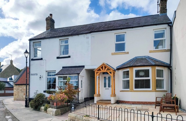2 bedroom accommodation in Warkworth