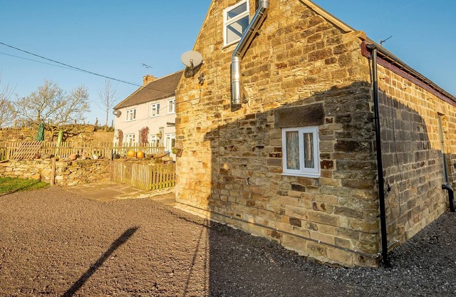 2 bedroom accommodation in Matlock, Near Alfreton