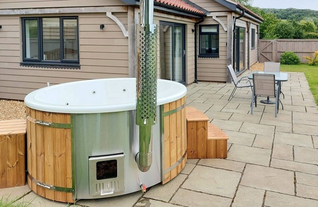 2 bedroom accommodation in Shiplate, Bleadon