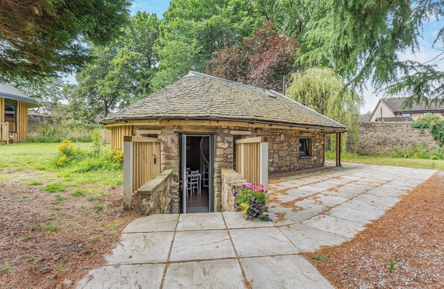 2 bedroom accommodation in Polmont, near Falkirk