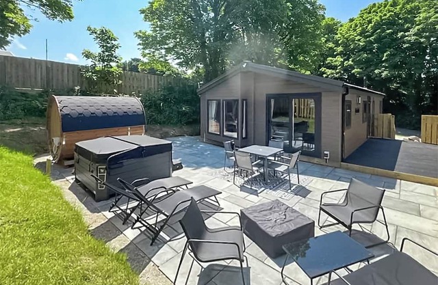 2 bedroom accommodation in Hayle