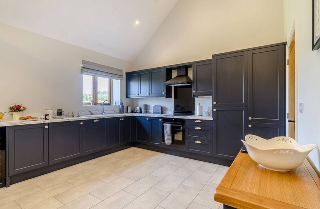 2 bedroom accommodation in East Stoke, near Newark