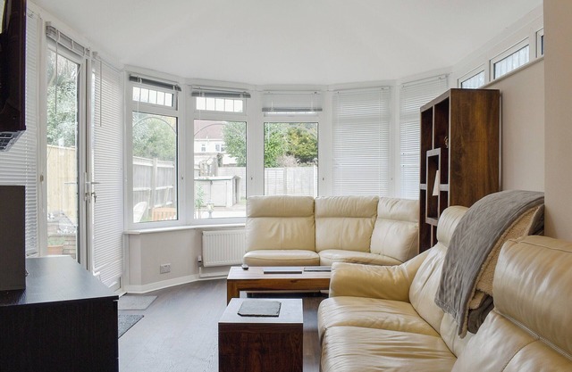 2 bedroom accommodation in Poole