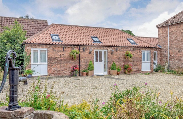 2 bedroom accommodation in Laneham, near Lincoln