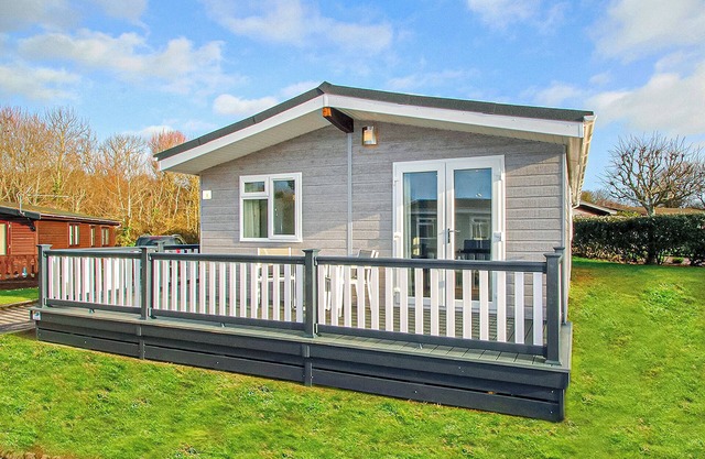 2 bedroom accommodation in Milford-on-Sea, Nr Lymington
