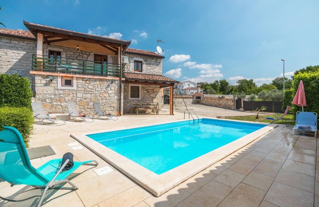 2 bedroom amazing home in Visnjan