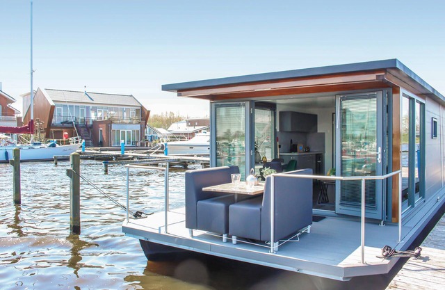 2 bedroom amazing ship in Uitgeest