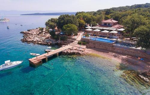 2 Bedroom Amazing Stacaravan In Glavotok