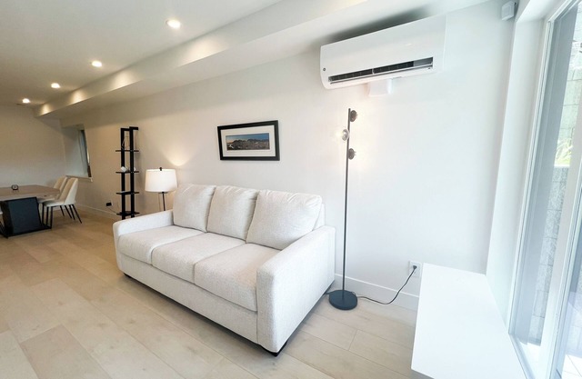 2-bedroom apartment in peaceful North Vancouver with AC