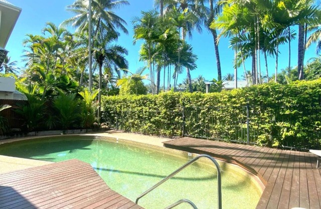 2-Bedroom Apartment, Steps from the Beach & Shops