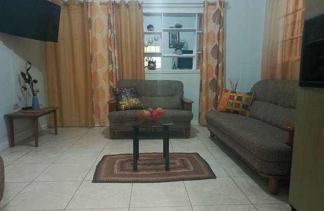2-bedroom apartment with WiFi, AC in Port of Spain