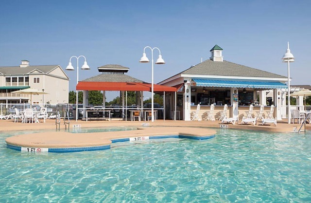 2 bedroom apartment in Harbor Lights Resort