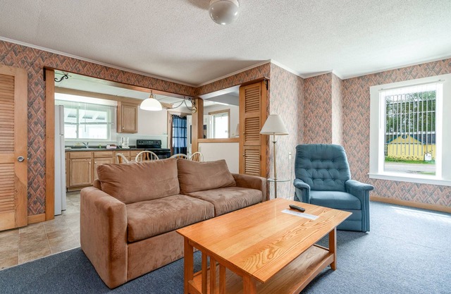 2 BEDROOM APARTMENT - 2 BEDROOM APARTMENT