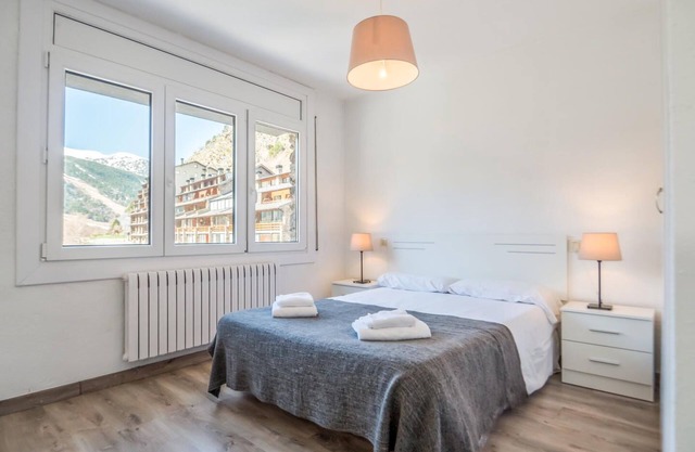 2 Bedroom Apartment for 5 people, Incles. C. PEP1