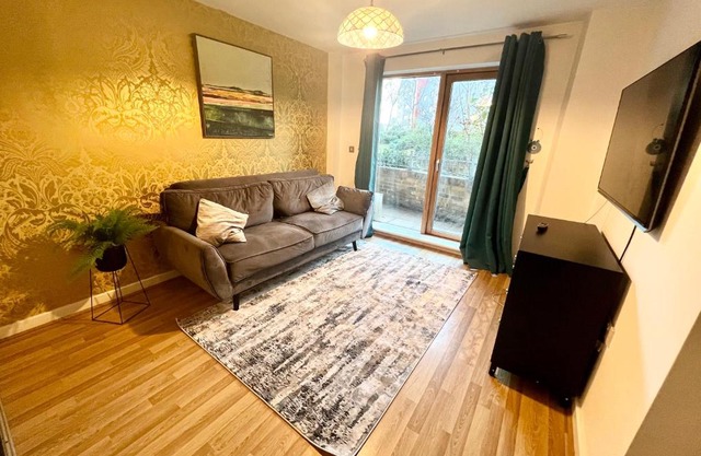 2 Bedroom Apartment near Olympic Park with Free Parking