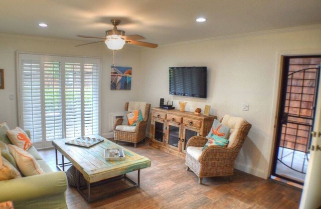 2 Bedroom Apartment L-460594 by Houzlet