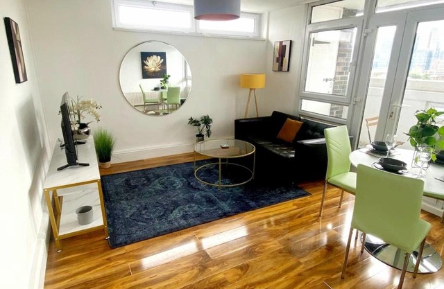 2 bedroom - Breath taking Views Canary Warf - Zone 2 Mile End