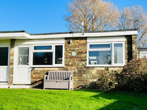 2 Bedroom Chalet SB172, Sandown Bay, Isle of Wight, Free WiFi