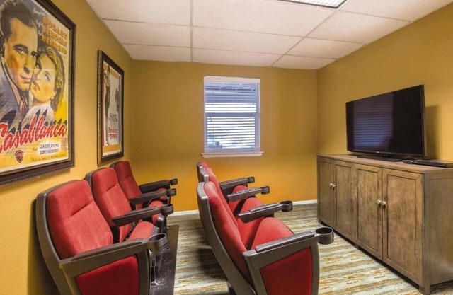 2-bedroom condo in Magical Lake Tahoe with WiFi, fitness room, AC