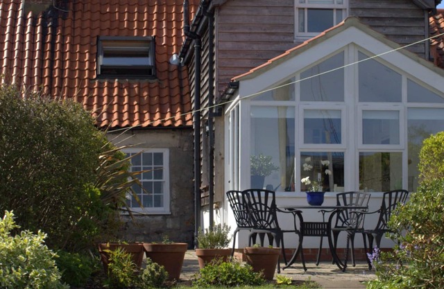2 bedroom cottage on Holy Island with spacious walled garden and sea views
