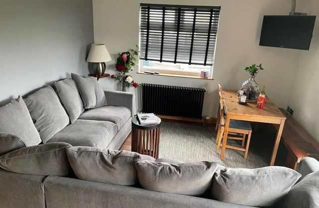 2 Bedroom Cottage With Open Views To Rear